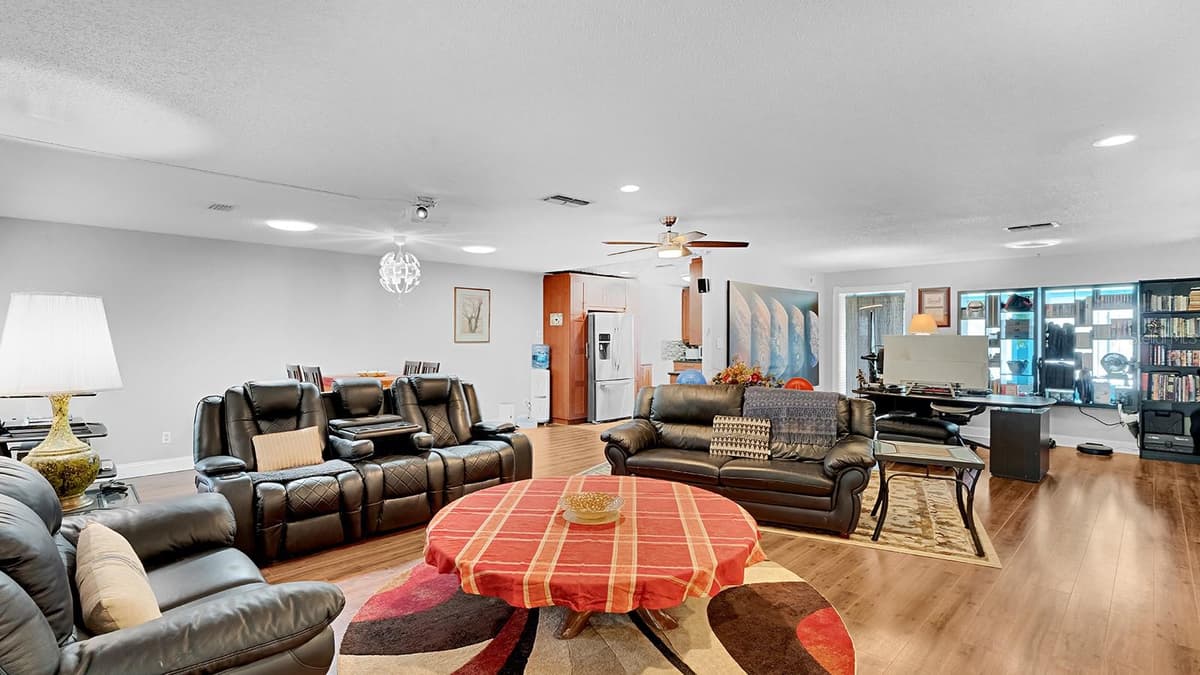 4816 GARDENBROOK LANE — photo 4 of 37