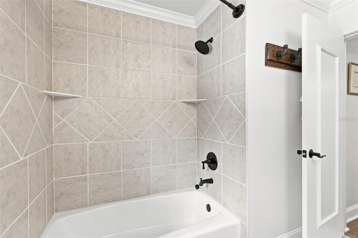 505 OAK LANE — photo 32 of 43
