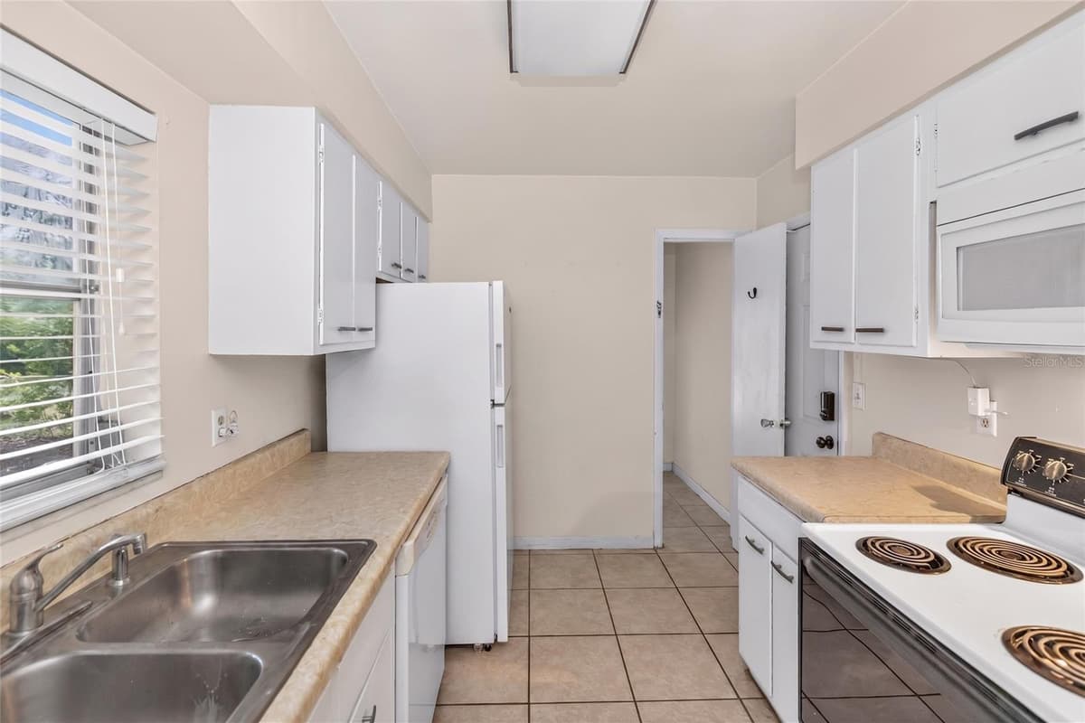733 HAGER STREET — photo 8 of 18