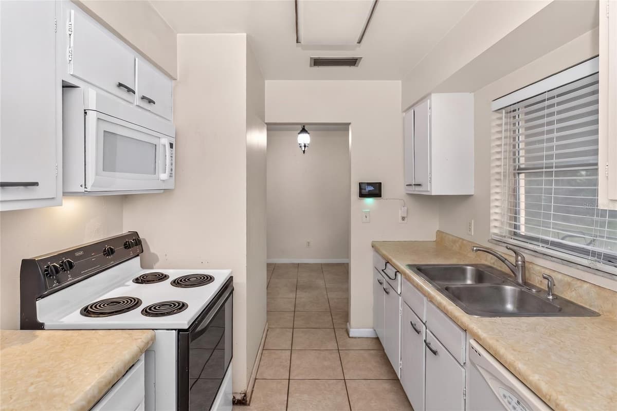 733 HAGER STREET — photo 7 of 18