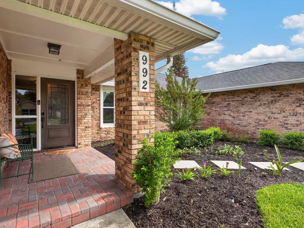 992 SLEEPING ROCK COURT — photo 4 of 38