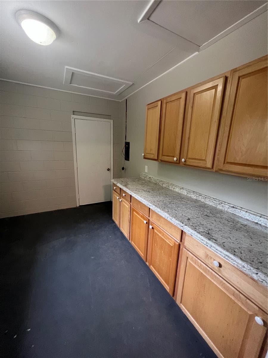 610 PATLIN AVENUE — photo 10 of 21