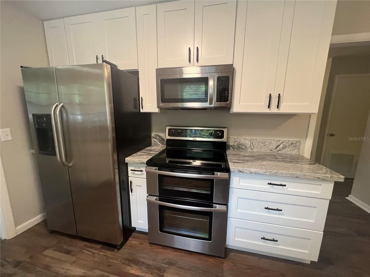 610 PATLIN AVENUE — photo 9 of 21