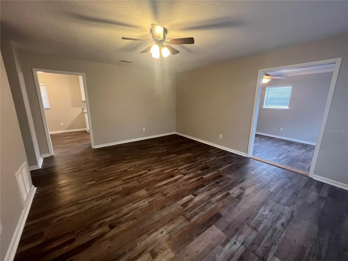 610 PATLIN AVENUE — photo 2 of 21