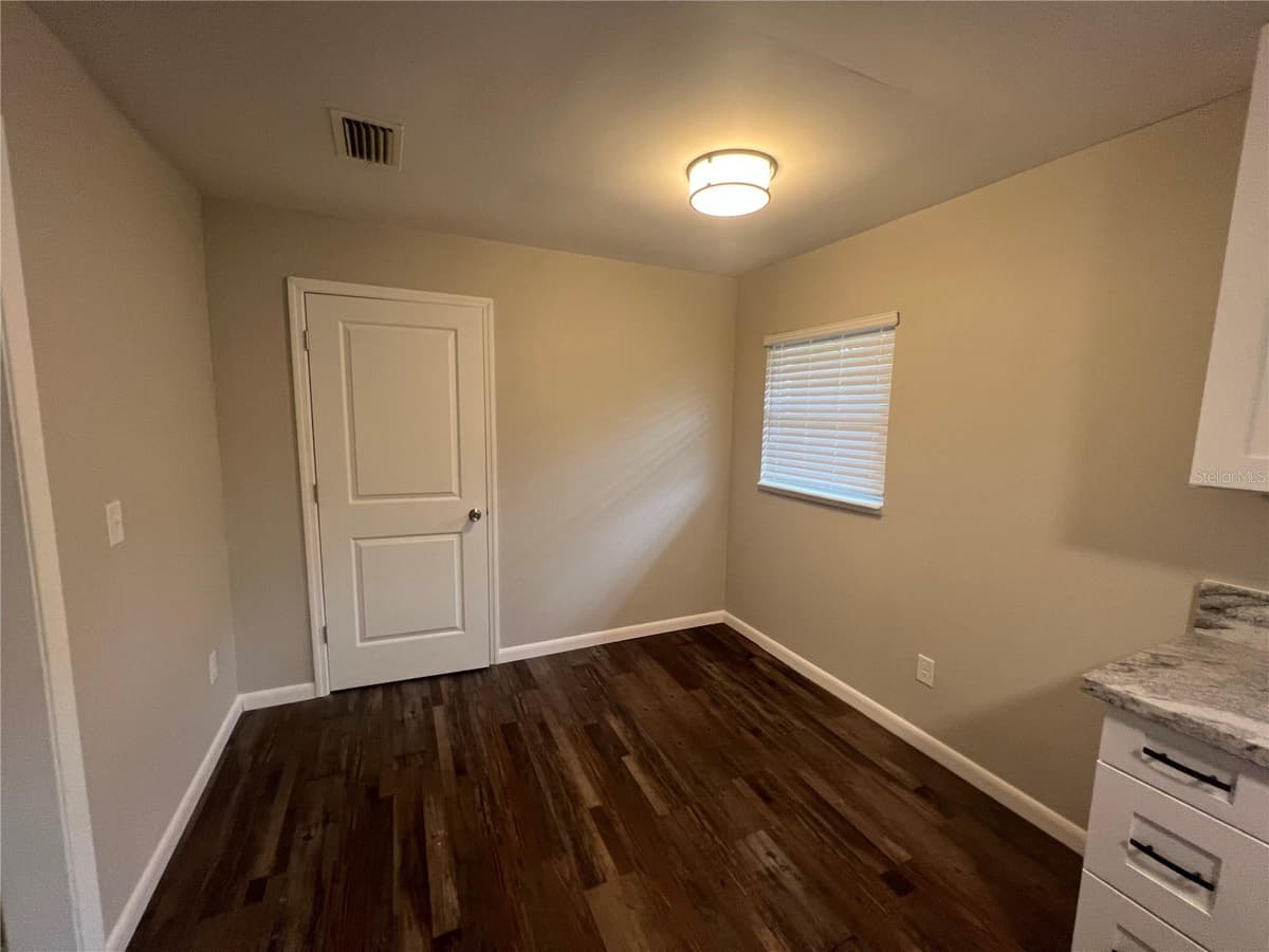 610 PATLIN AVENUE — photo 6 of 21
