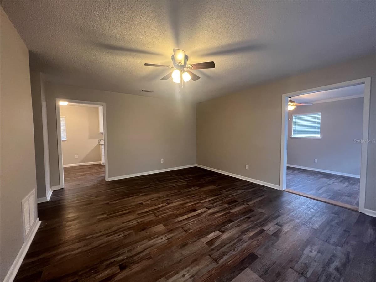 610 PATLIN AVENUE — photo 3 of 21