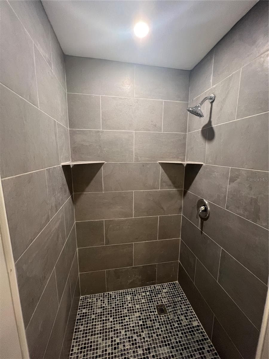 610 PATLIN AVENUE — photo 18 of 21