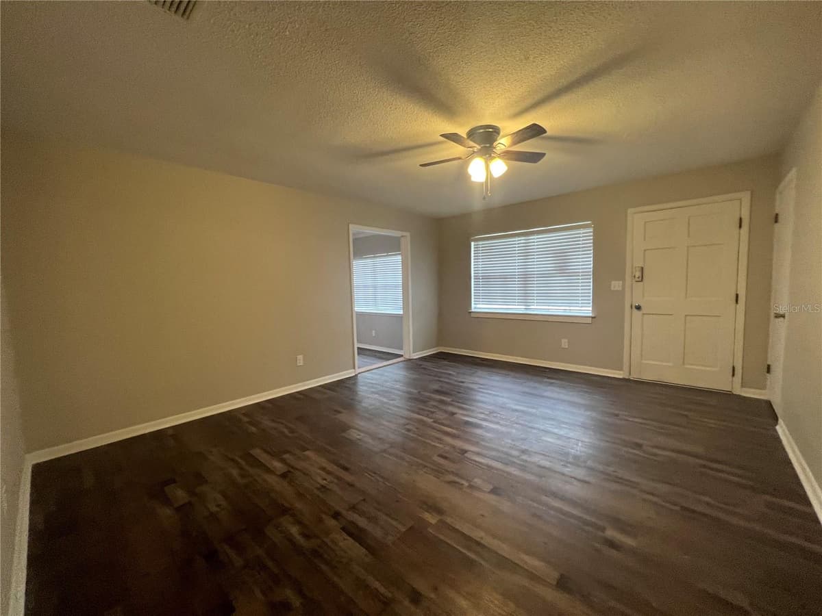 610 PATLIN AVENUE — photo 11 of 21
