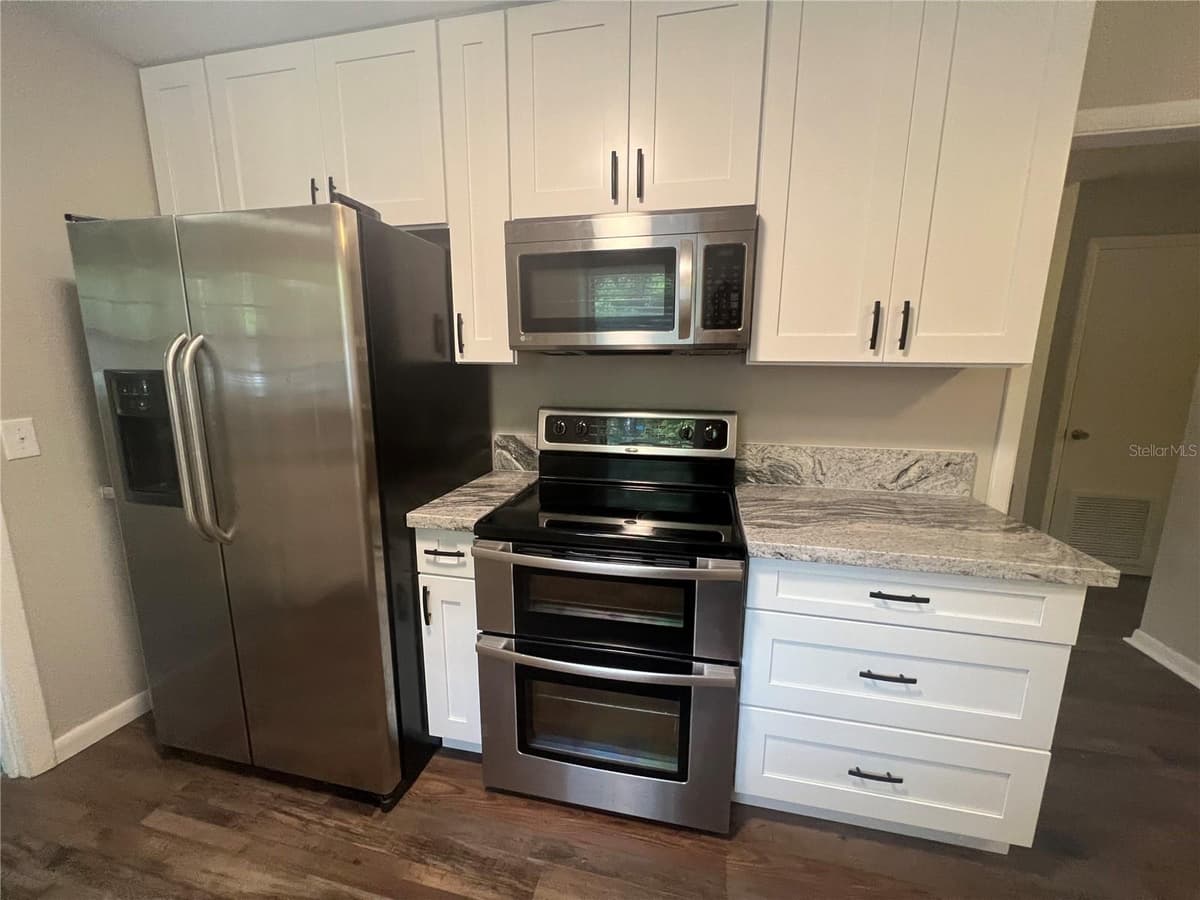 610 PATLIN AVENUE — photo 8 of 21