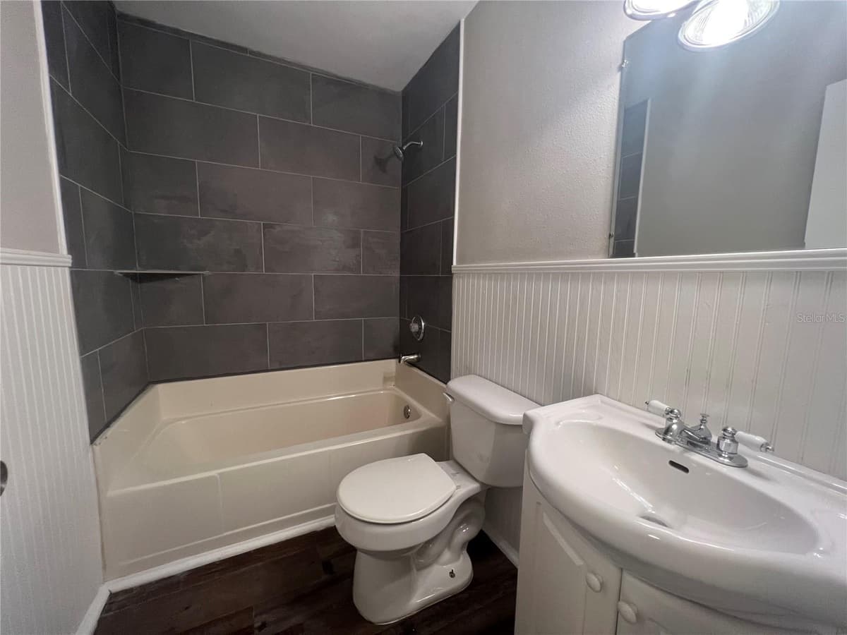 610 PATLIN AVENUE — photo 13 of 21