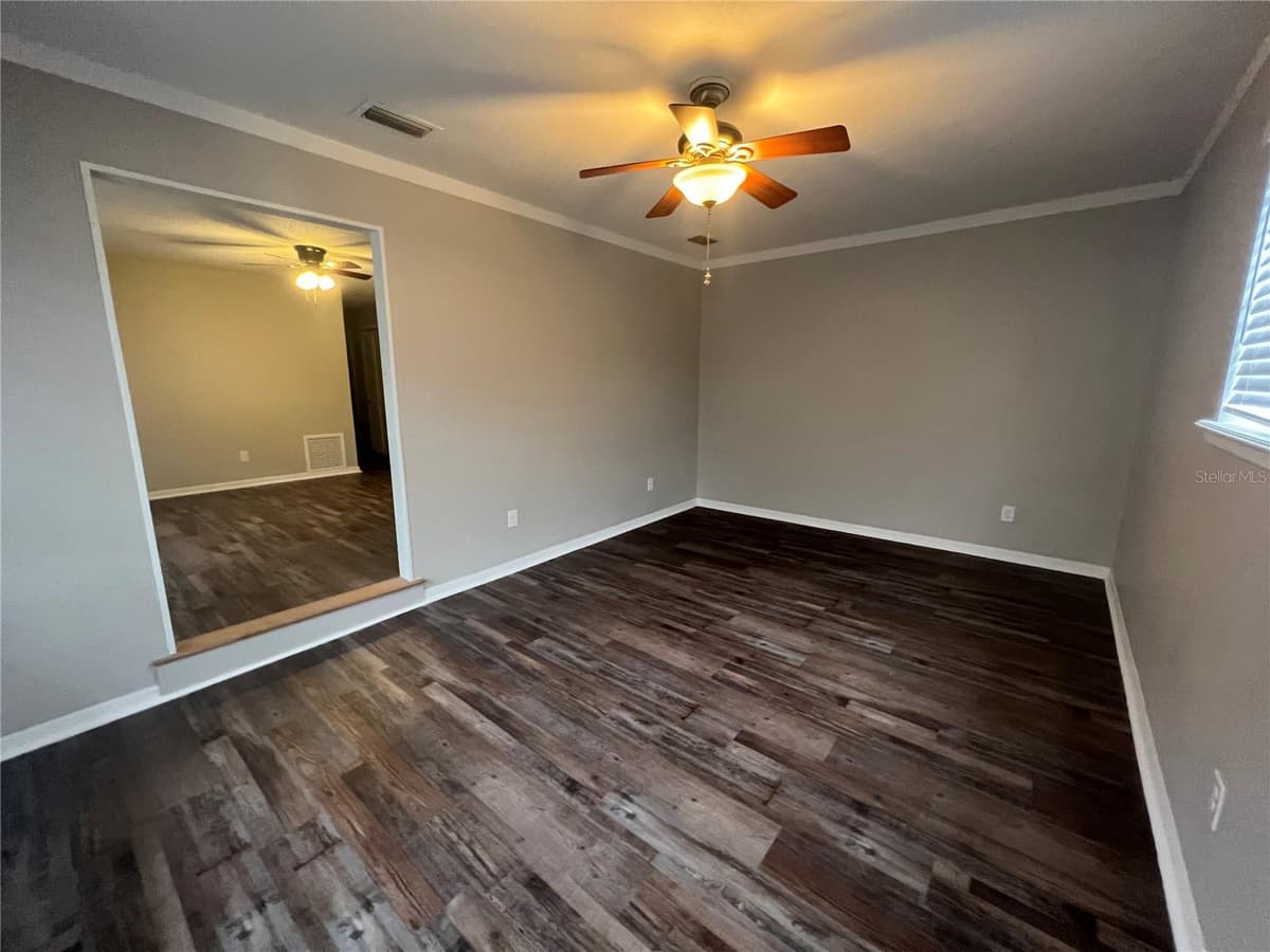 610 PATLIN AVENUE — photo 4 of 21