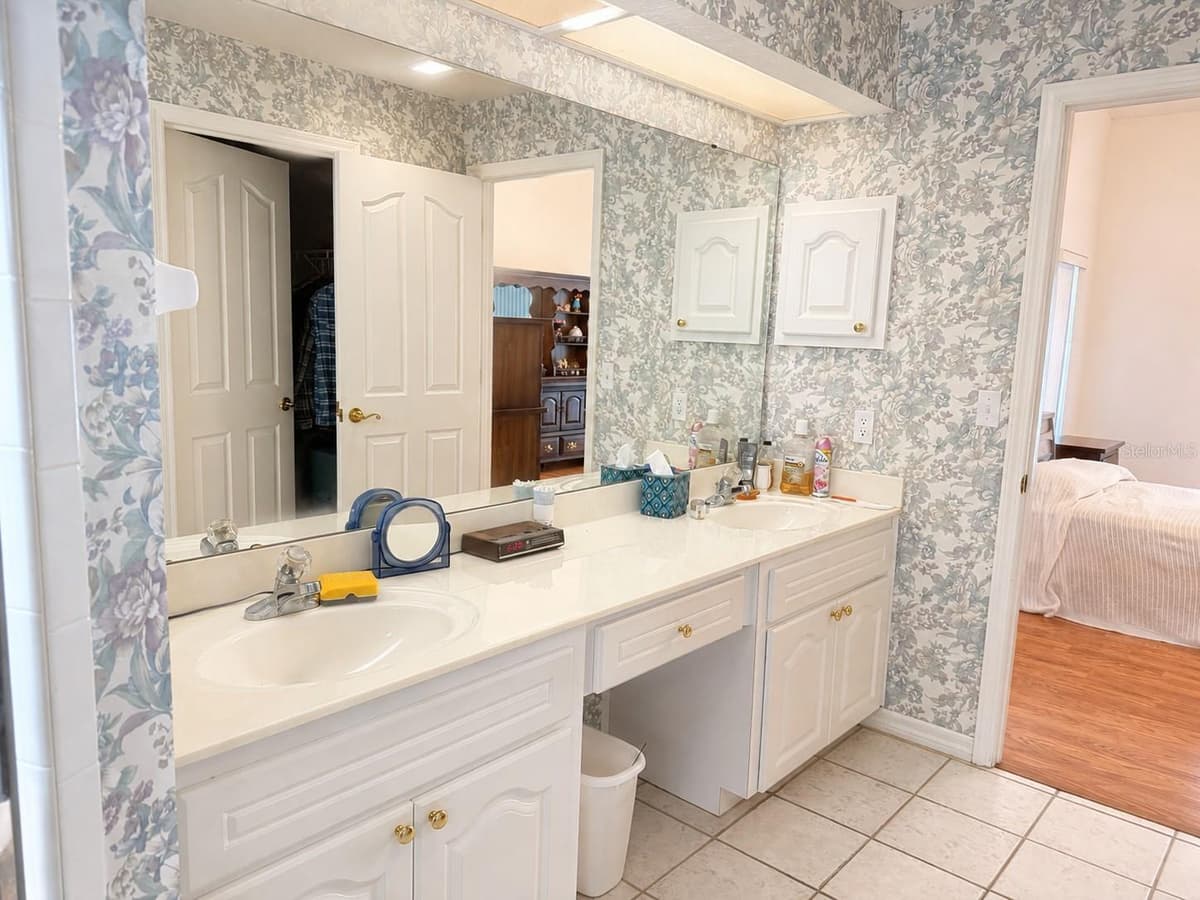 204 LAKE MARIAM COURT — photo 12 of 16