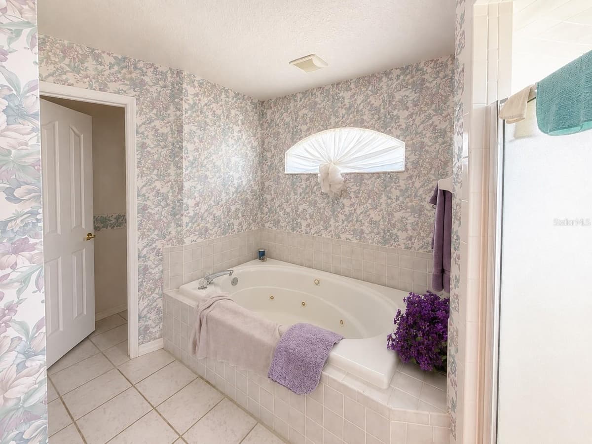 204 LAKE MARIAM COURT — photo 13 of 16