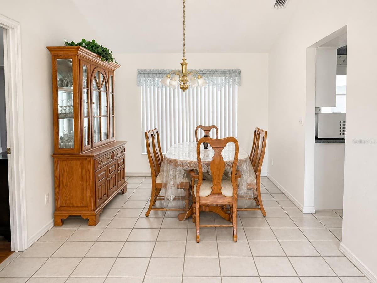 204 LAKE MARIAM COURT — photo 10 of 16