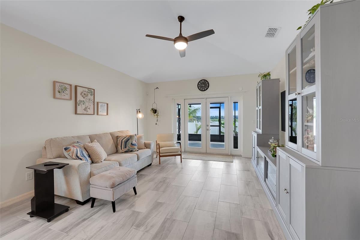 491 KESTREL DRIVE — photo 15 of 43