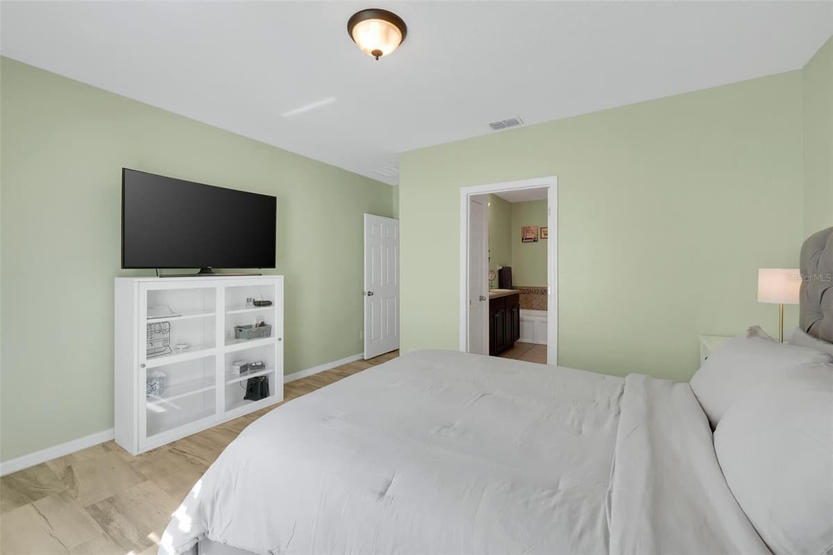 491 KESTREL DRIVE — photo 17 of 43