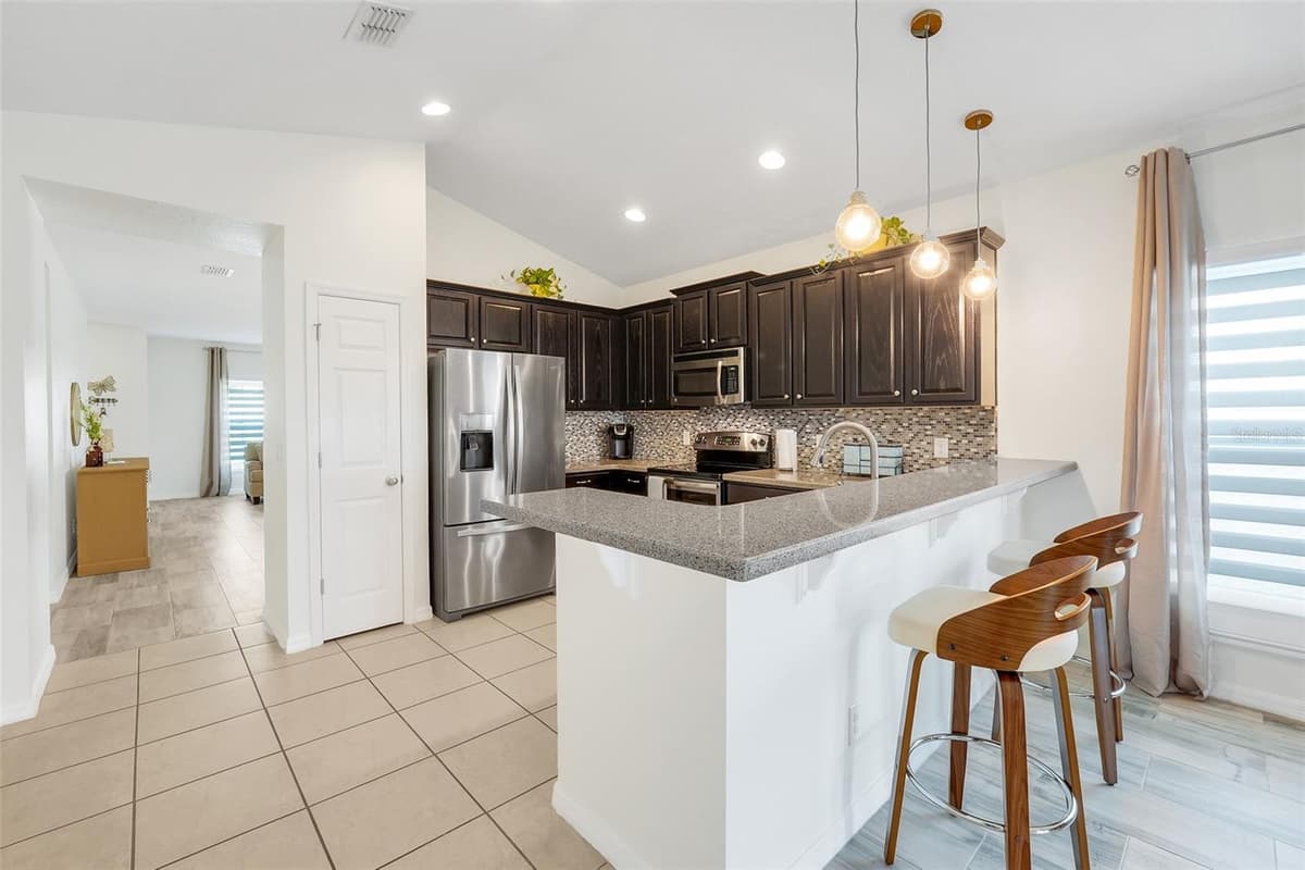 491 KESTREL DRIVE — photo 11 of 43