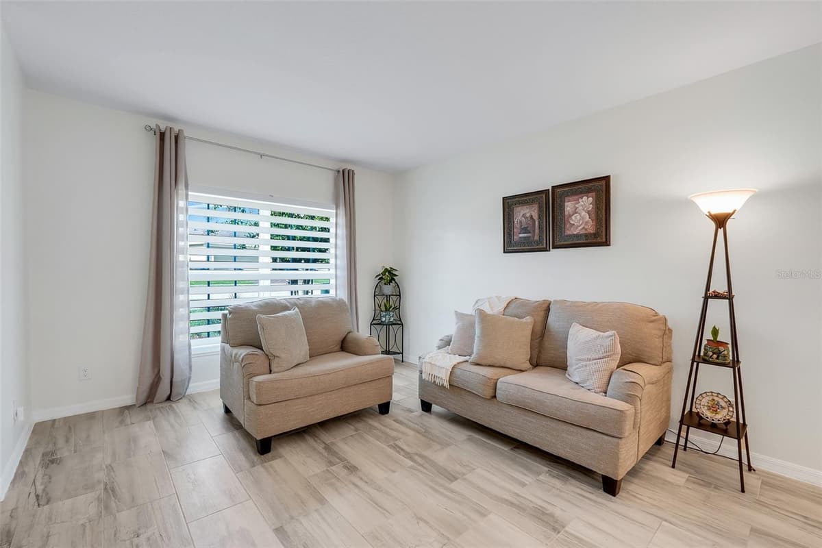 491 KESTREL DRIVE — photo 7 of 43