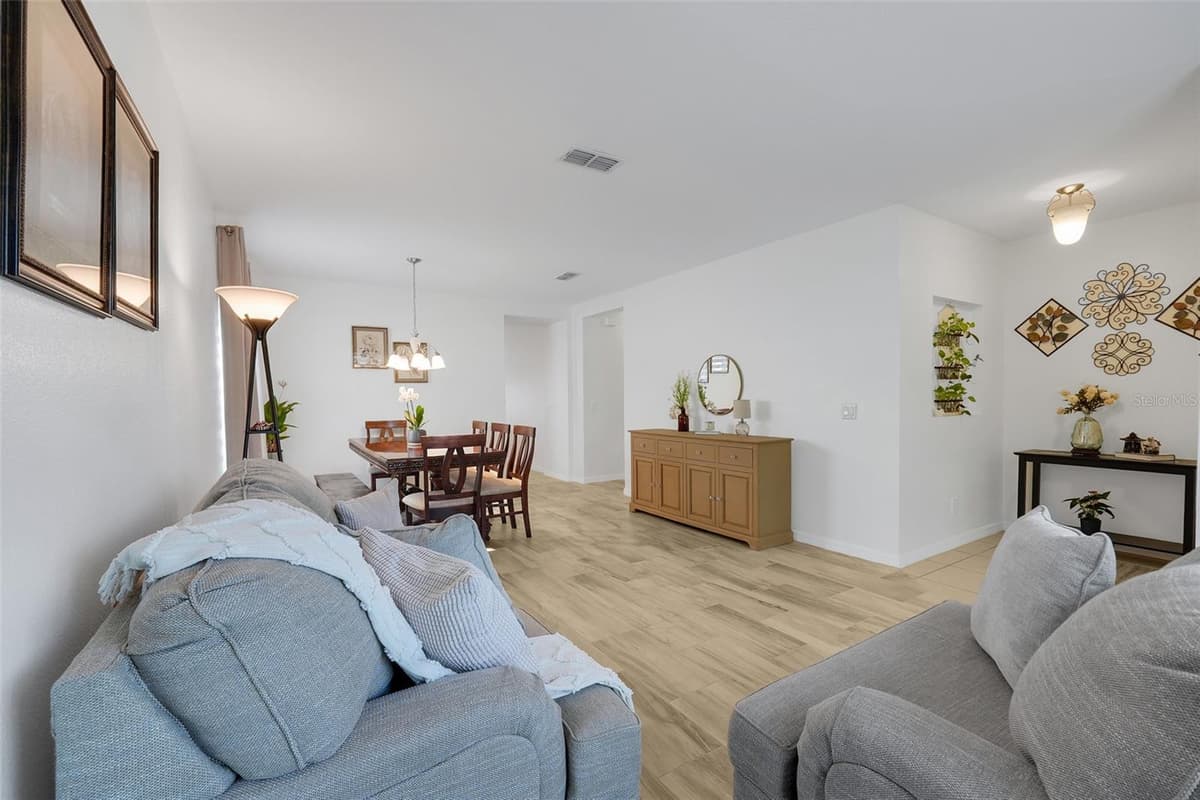 491 KESTREL DRIVE — photo 8 of 43