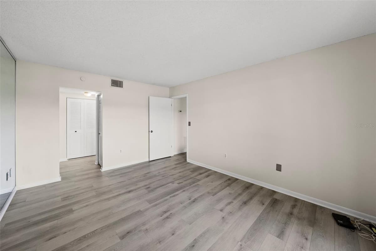 1423 PINE GLEN LANE — photo 12 of 47