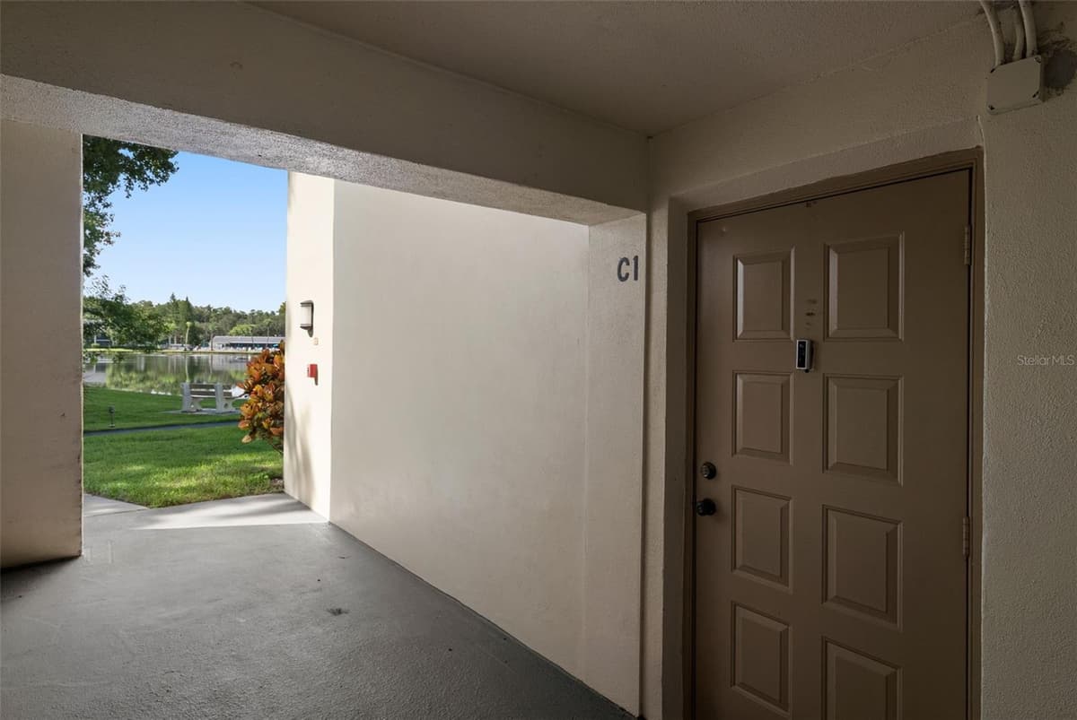 1423 PINE GLEN LANE — photo 32 of 47