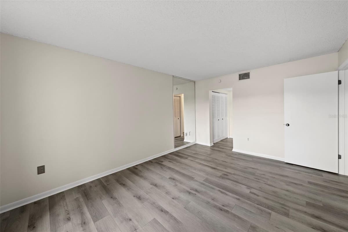 1423 PINE GLEN LANE — photo 16 of 47