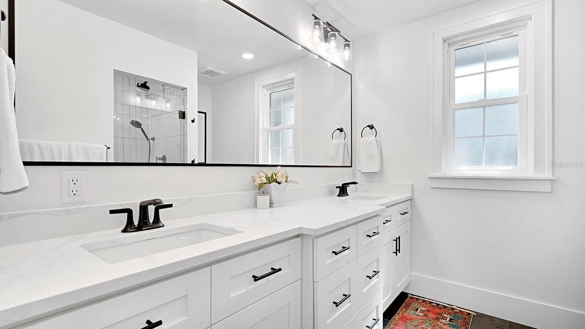 393 HOLT AVENUE — photo 16 of 20