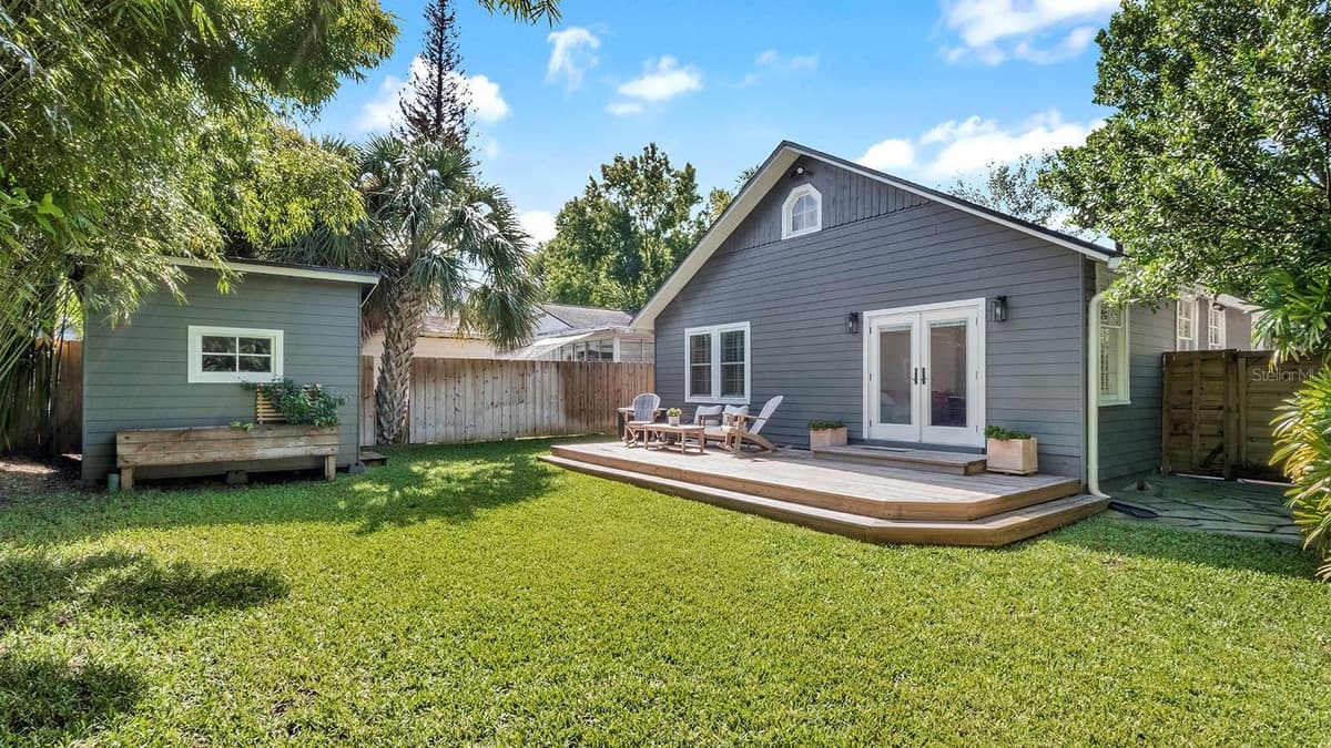 393 HOLT AVENUE — photo 3 of 20