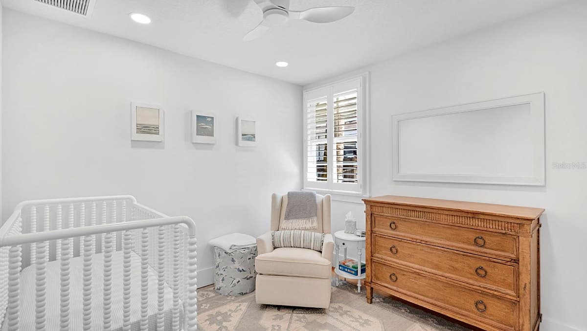 393 HOLT AVENUE — photo 17 of 20
