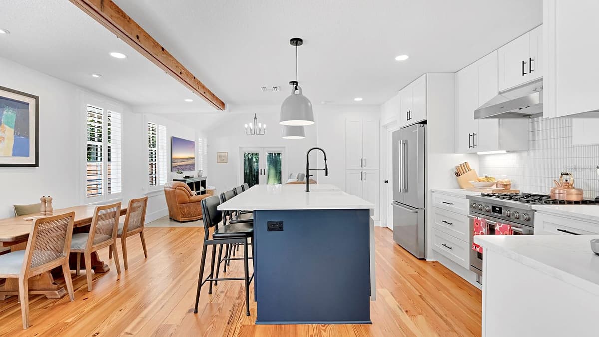 393 HOLT AVENUE — photo 9 of 20