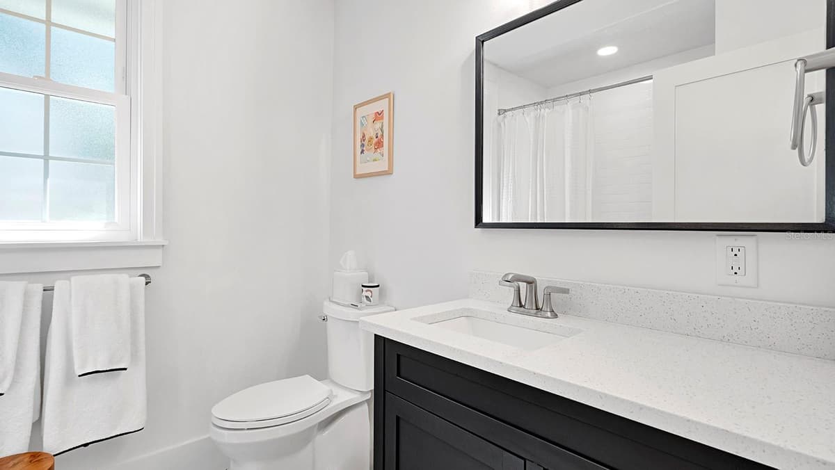 393 HOLT AVENUE — photo 18 of 20