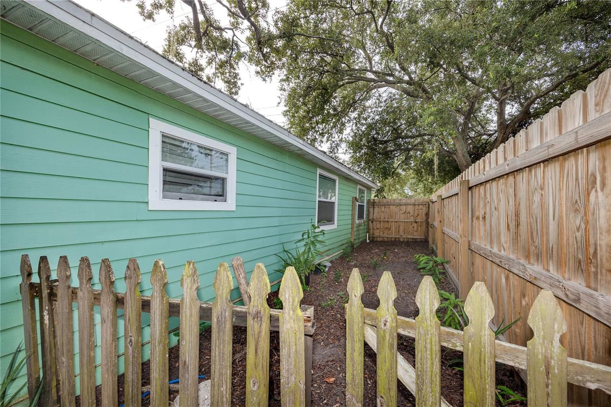 1250 LAKEVIEW ROAD — photo 41 of 42
