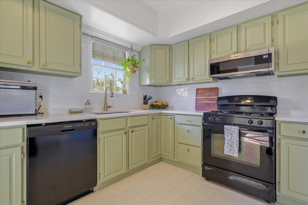 1161 SEDEEVA STREET — photo 18 of 56