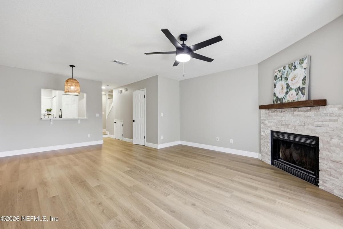 3801 CROWN POINT ROAD — photo 9 of 29