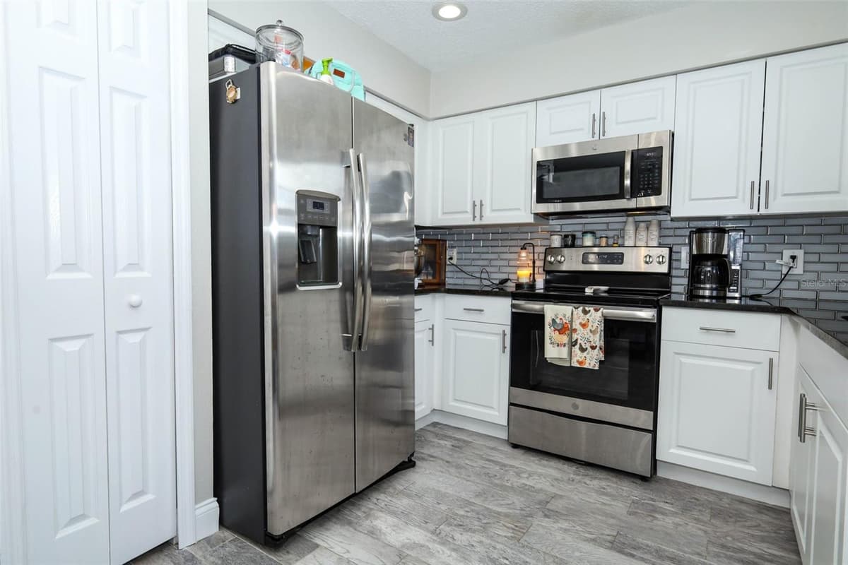 738 11TH AVENUE — photo 7 of 22