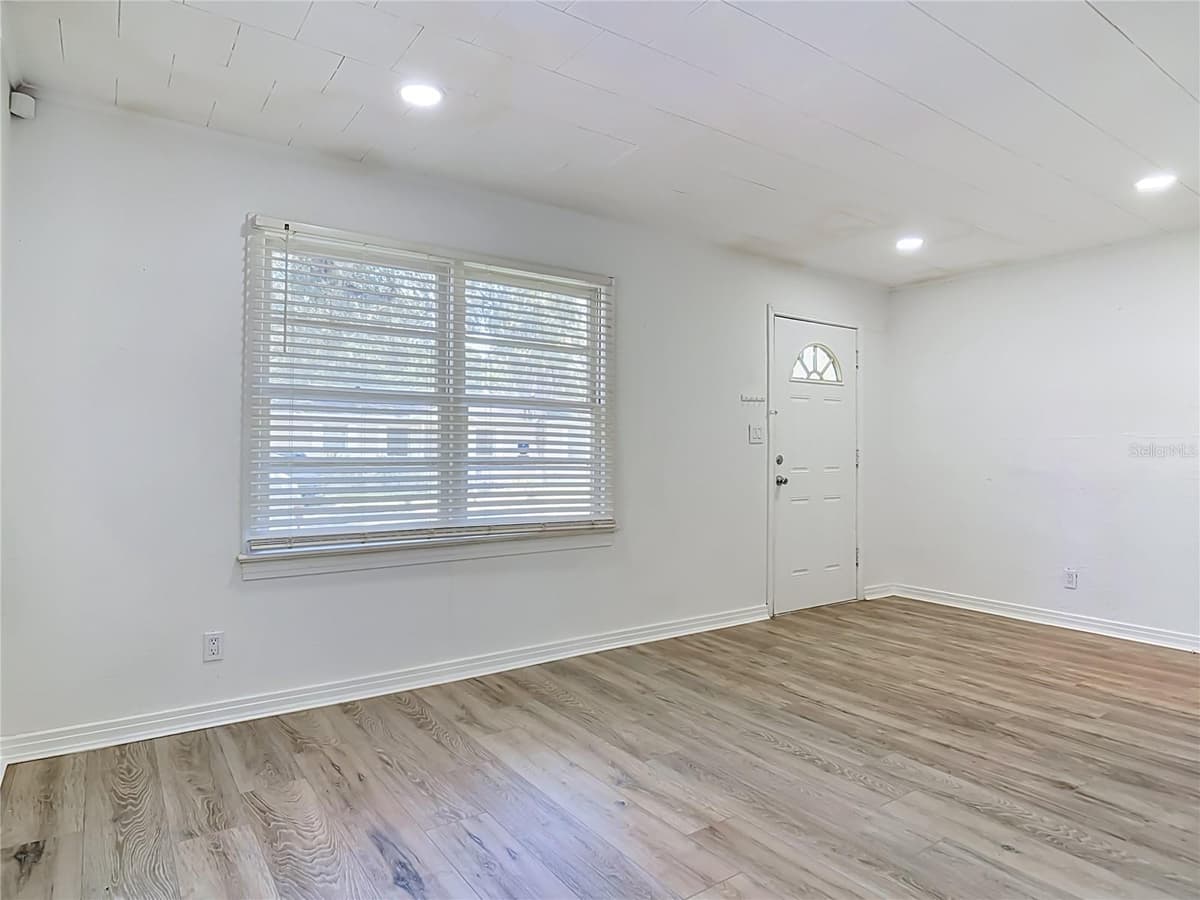 709 EDWARDS STREET — photo 4 of 42