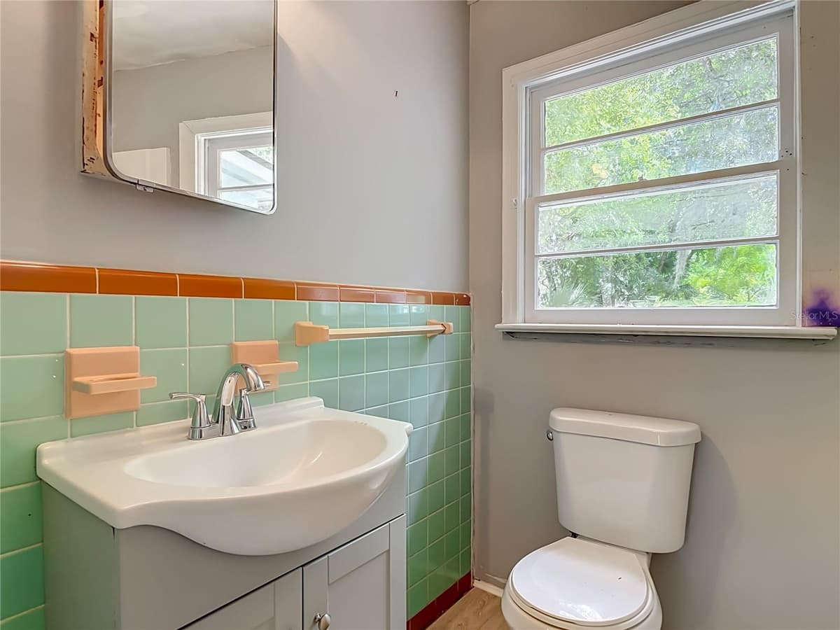 709 EDWARDS STREET — photo 23 of 42