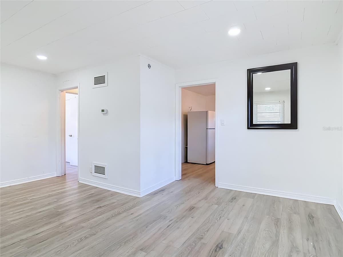 709 EDWARDS STREET — photo 7 of 42