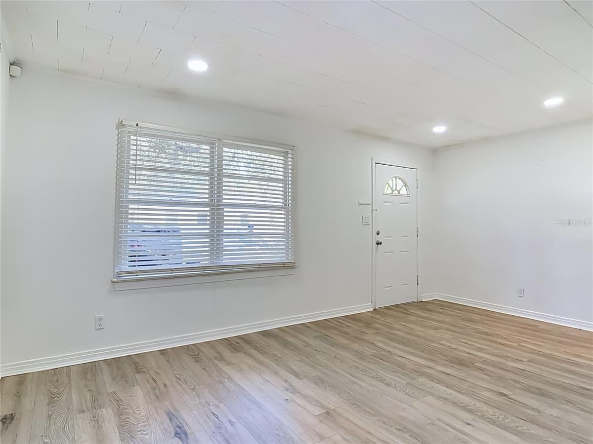 709 EDWARDS STREET — photo 5 of 42