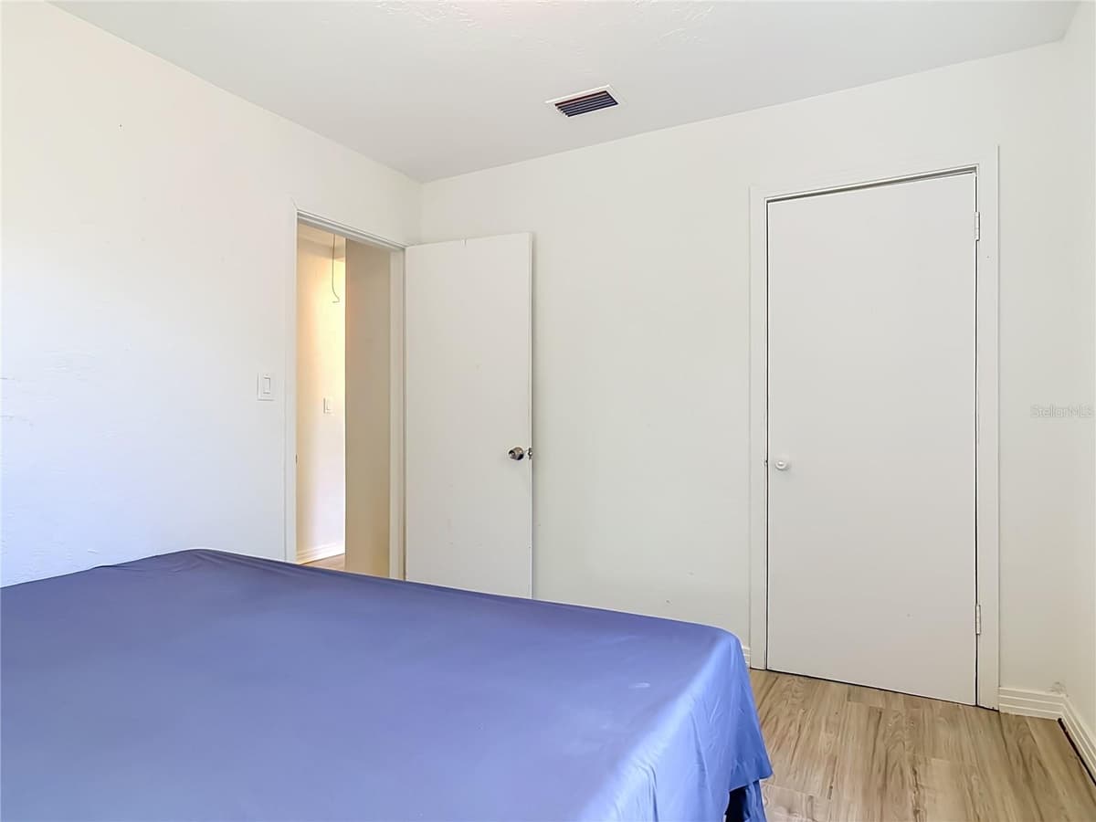709 EDWARDS STREET — photo 17 of 42