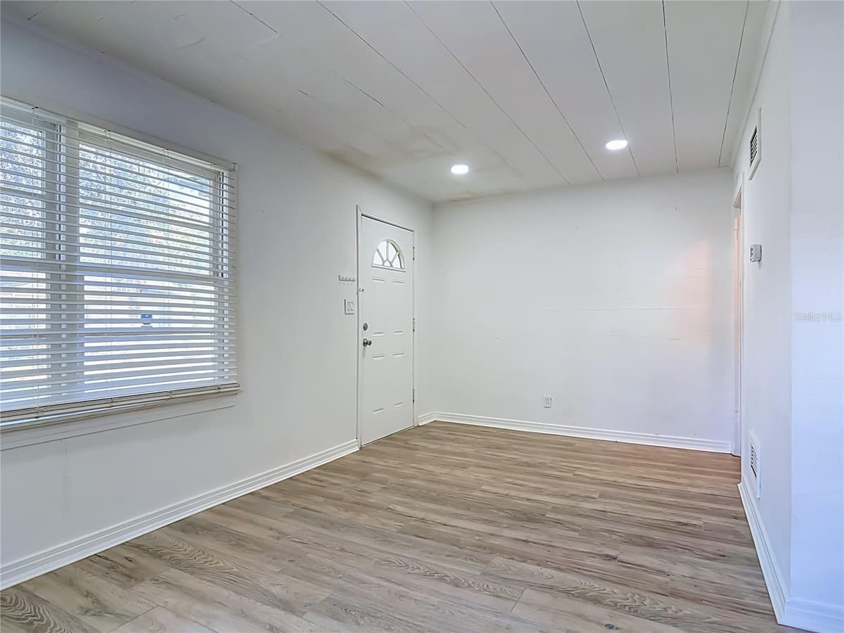709 EDWARDS STREET — photo 3 of 42