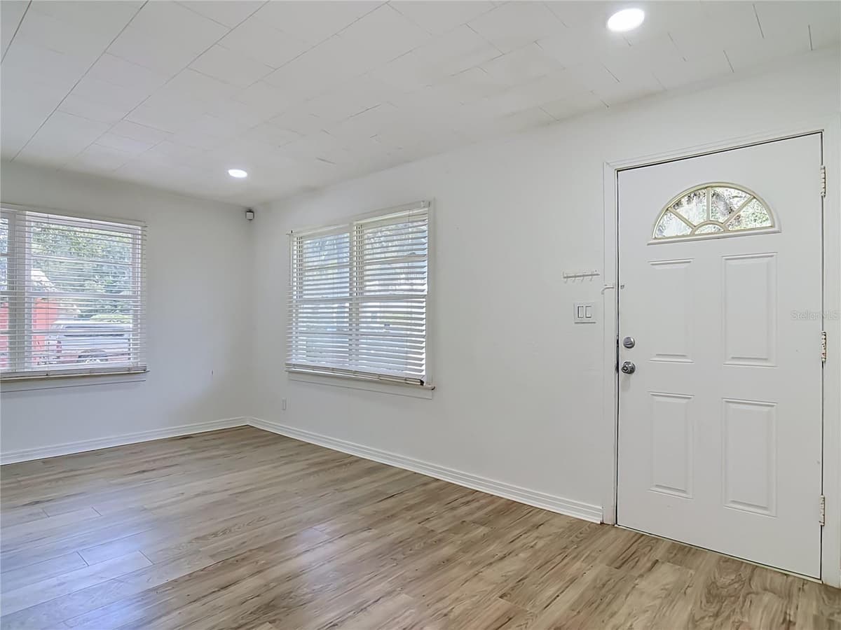709 EDWARDS STREET — photo 2 of 42