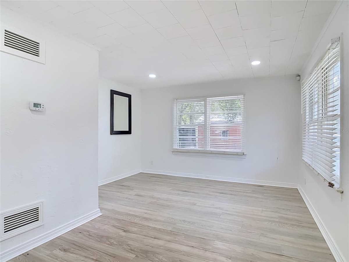 709 EDWARDS STREET — photo 6 of 42