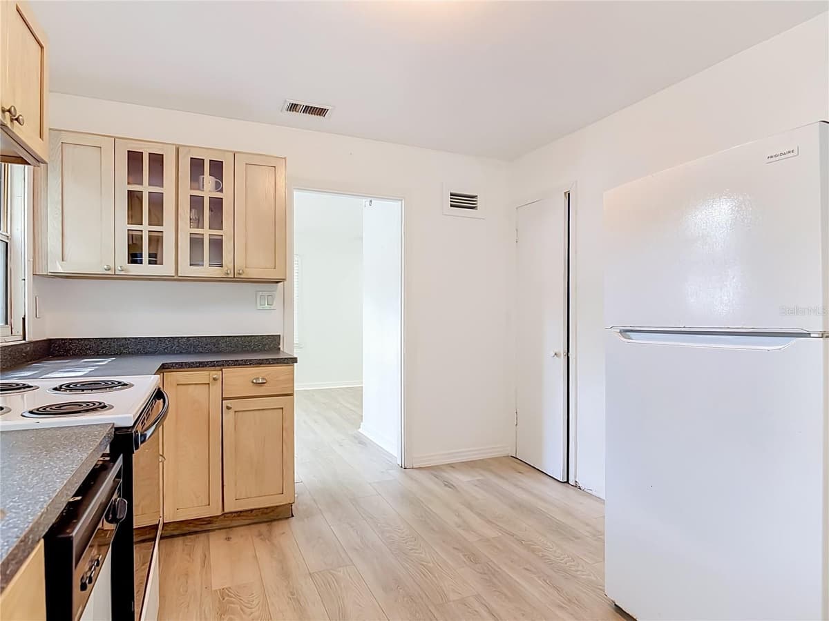 709 EDWARDS STREET — photo 13 of 42