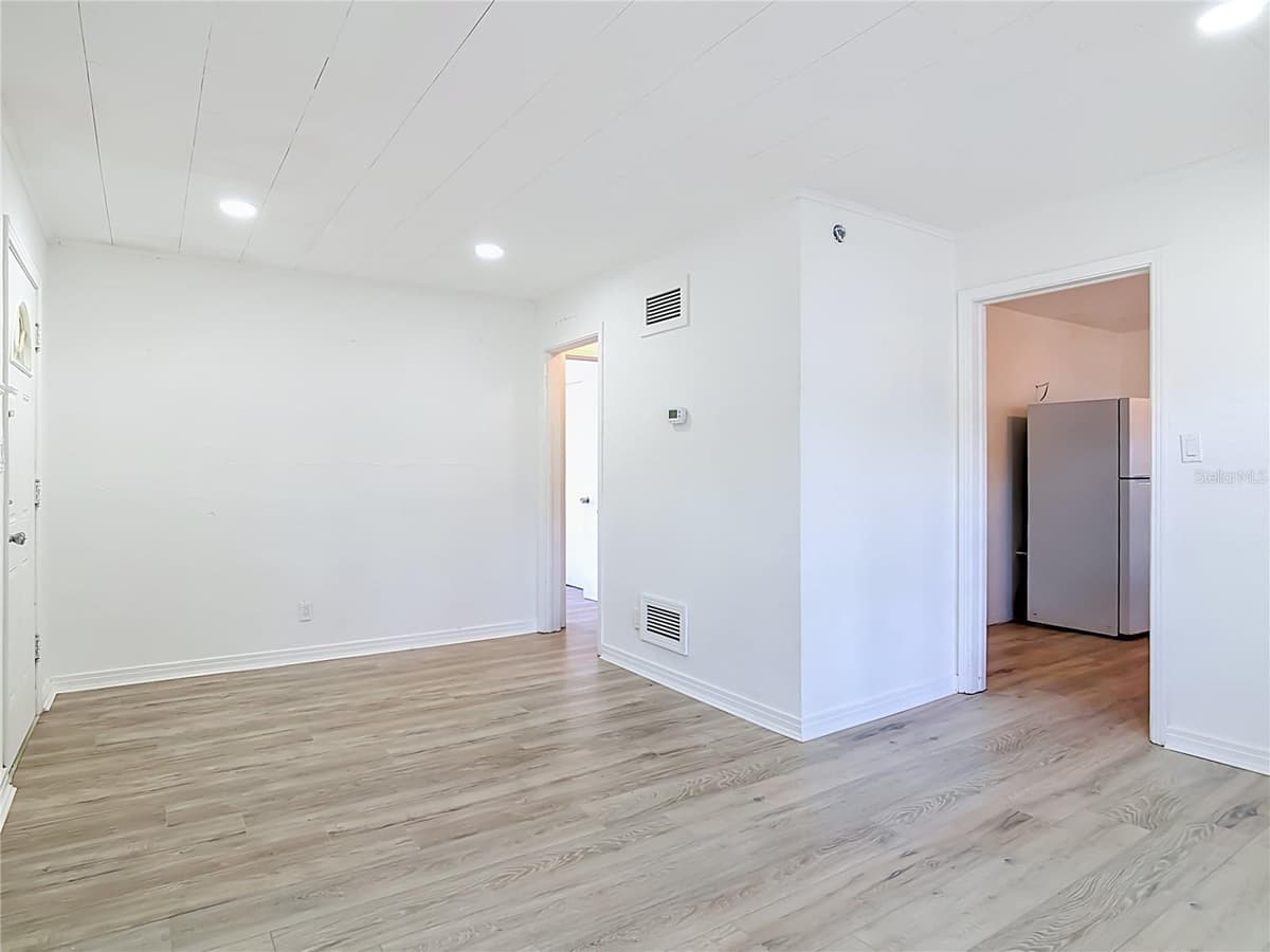 709 EDWARDS STREET — photo 8 of 42