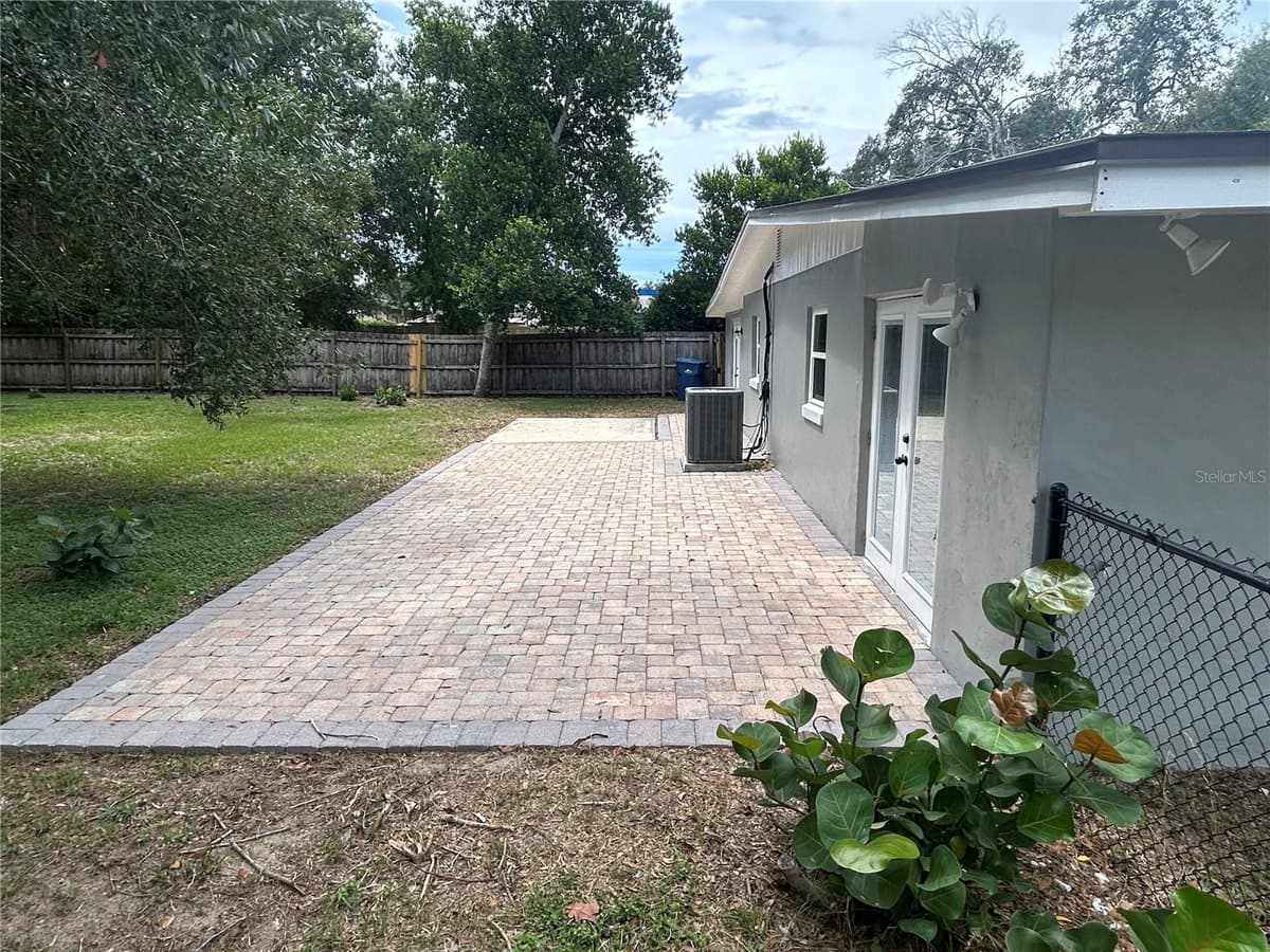 104 GARDENIA DRIVE — photo 14 of 37