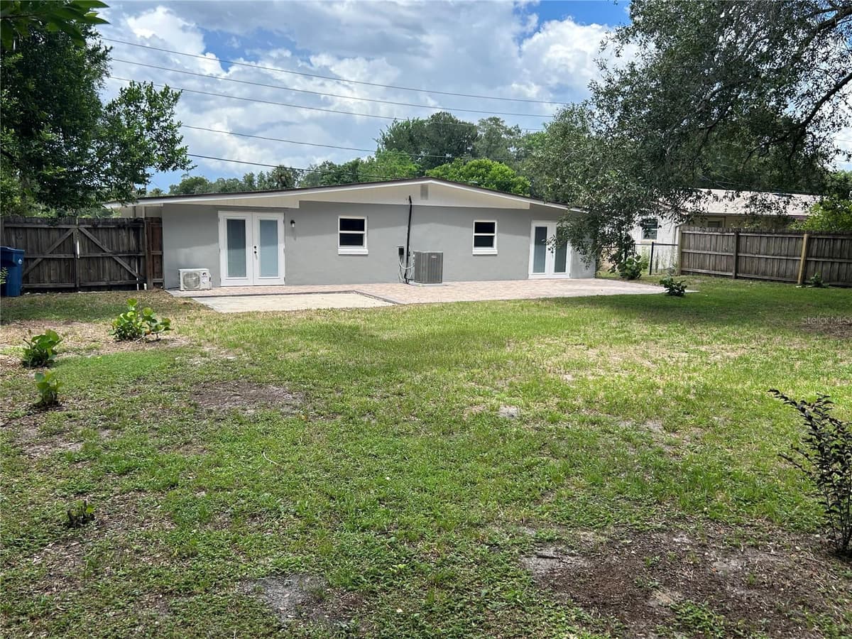 104 GARDENIA DRIVE — photo 12 of 37