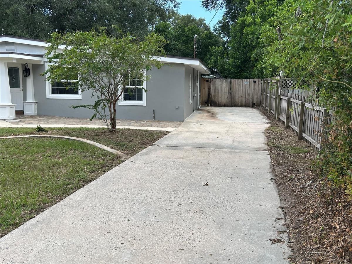 104 GARDENIA DRIVE — photo 10 of 37