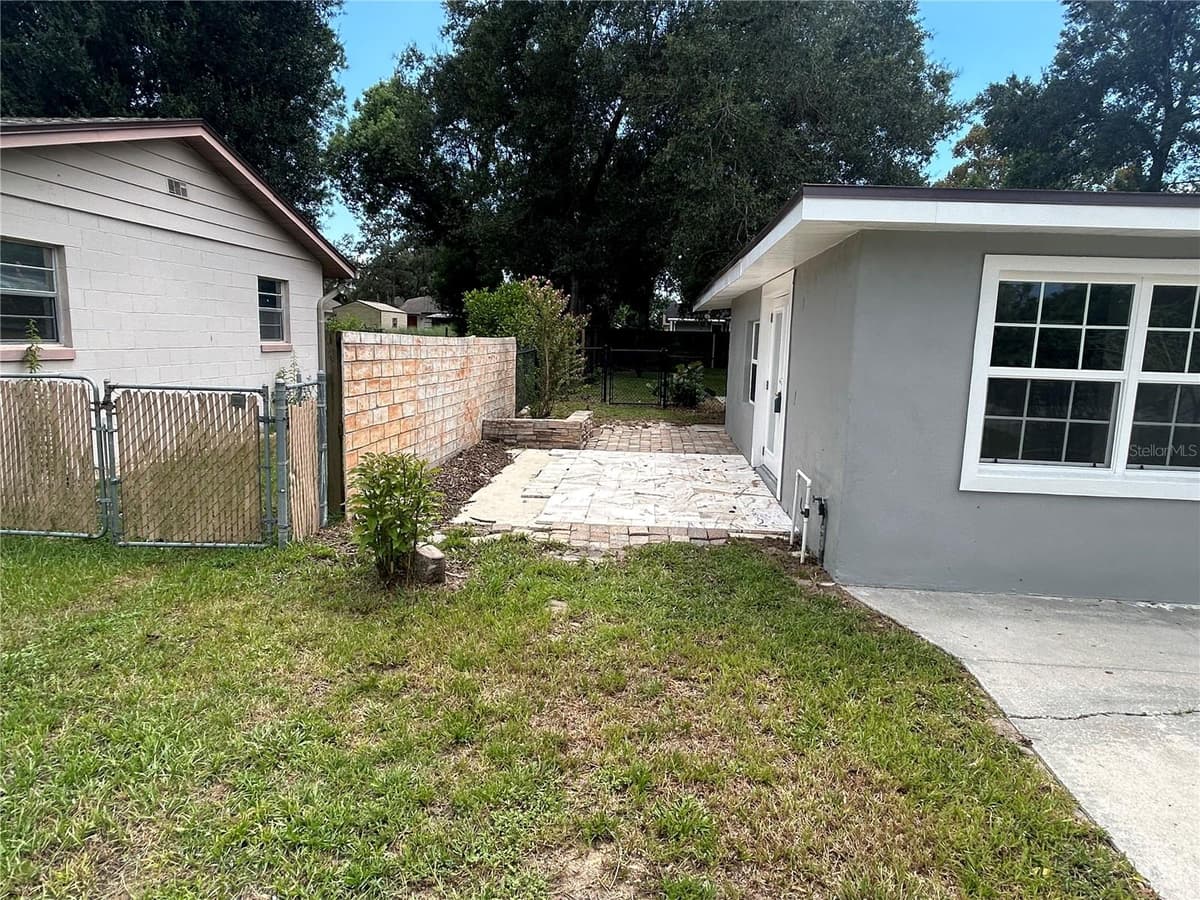 104 GARDENIA DRIVE — photo 8 of 37