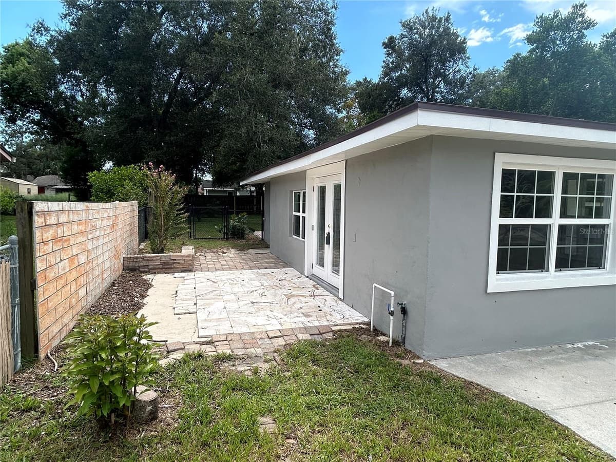 104 GARDENIA DRIVE — photo 15 of 37
